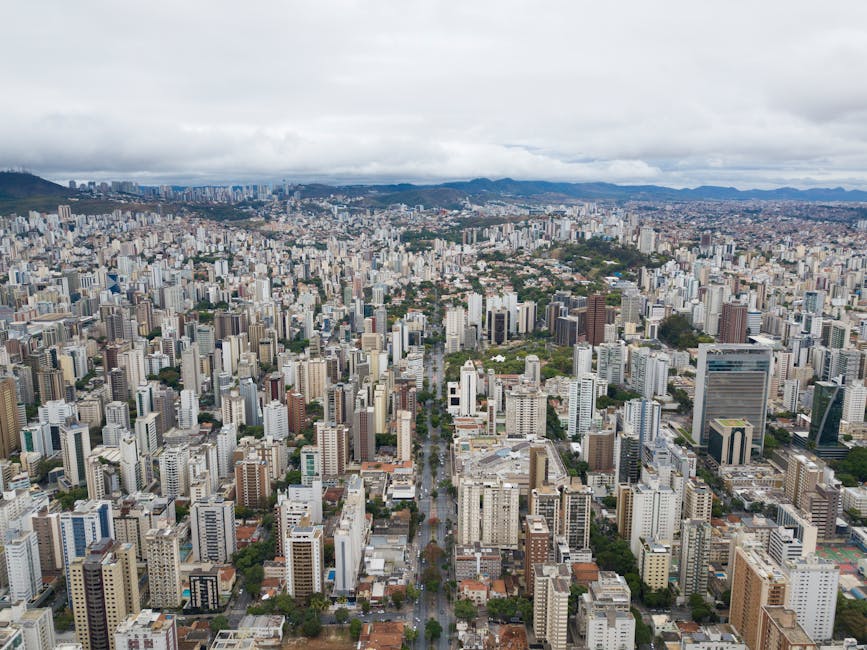 Vista aerea de cidade brasileira representando a cobertura nacional da Everest Consorcios